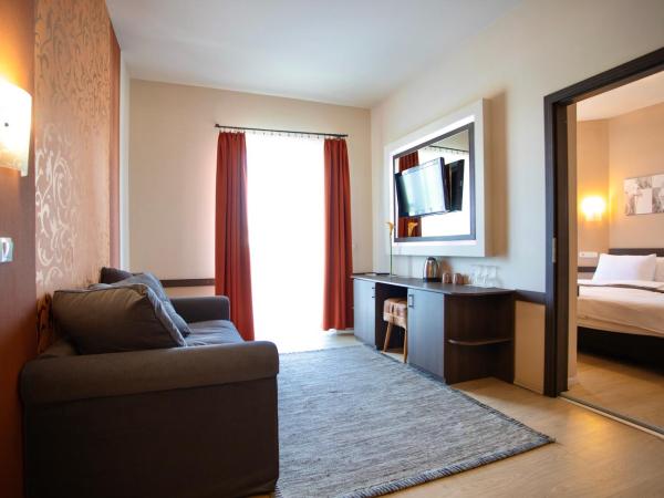 Hotel La Riva : photo 5 de la chambre chambre familiale (2 adultes et 2 enfants)