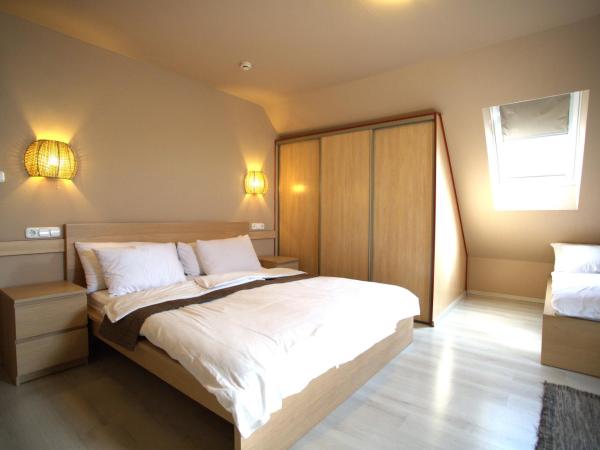 Hotel La Riva : photo 1 de la chambre chambre quadruple avec salle de bains privative