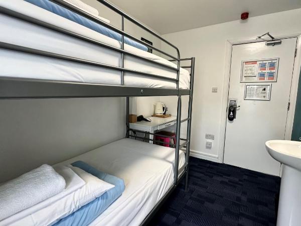 Smart Hyde Park Inn Hostel : photo 1 de la chambre chambre lits jumeaux avec salle de bains privative