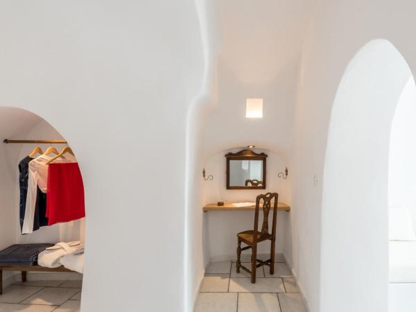 Chelidonia Luxury Suites : photo 9 de la chambre suite nid d’hirondelle avec petite piscine - vue sur caldeira