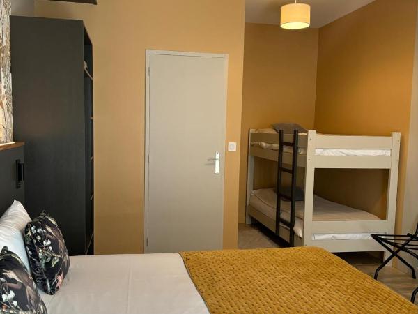 Castel Fleuri : photo 3 de la chambre chambre familiale