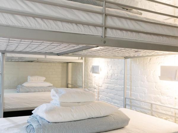 Saintlo Ottawa Jail Hostel : photo 1 de la chambre lit dans dortoir pour femmes de 6 lits