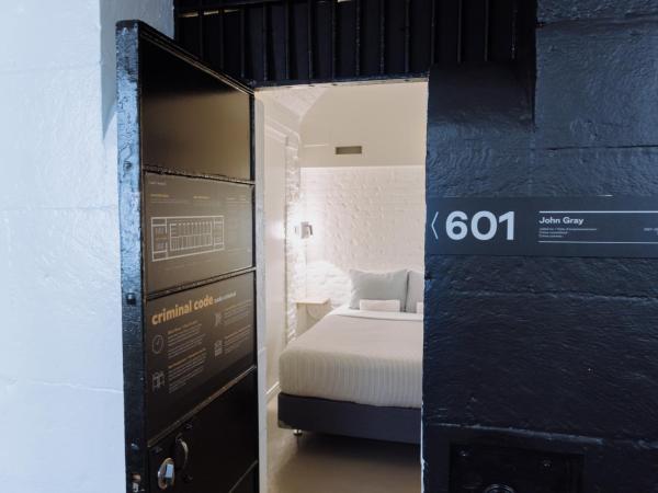 Saintlo Ottawa Jail Hostel : photo 3 de la chambre chambre double cellule