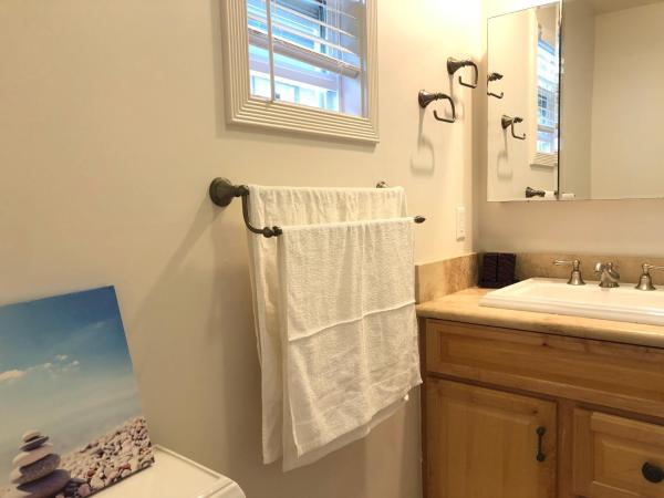 Venice Beach International Traveler Cabins - Surf & Yoga & E-Bike : photo 5 de la chambre chambre quadruple avec salle de bains privative