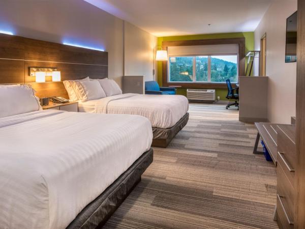 Holiday Inn Express & Suites Victoria-Colwood, an IHG Hotel : photo 1 de la chambre suite avec 2 lits queen-size et canapé-lit