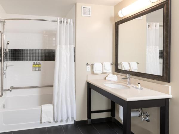 Staybridge Suites - Saskatoon - University, an IHG Hotel : photo 5 de la chambre king studio suite with mobility accessible roll-in shower/non-smoking