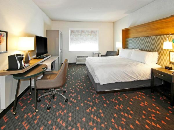 Holiday Inn Hotel & Suites - Calgary Airport North, an IHG Hotel : photo 5 de la chambre chambre lit king-size standard