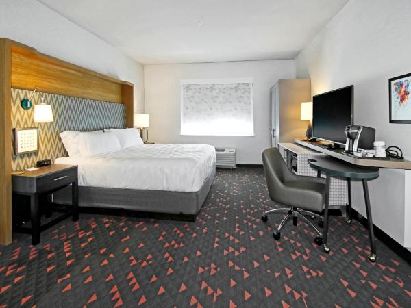Holiday Inn Hotel & Suites - Calgary Airport North, an IHG Hotel : photo 5 de la chambre suite deluxe