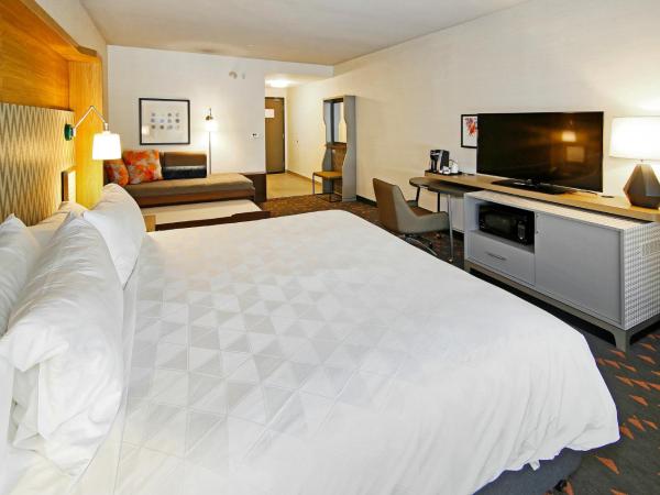 Holiday Inn Hotel & Suites - Calgary Airport North, an IHG Hotel : photo 3 de la chambre suite deluxe