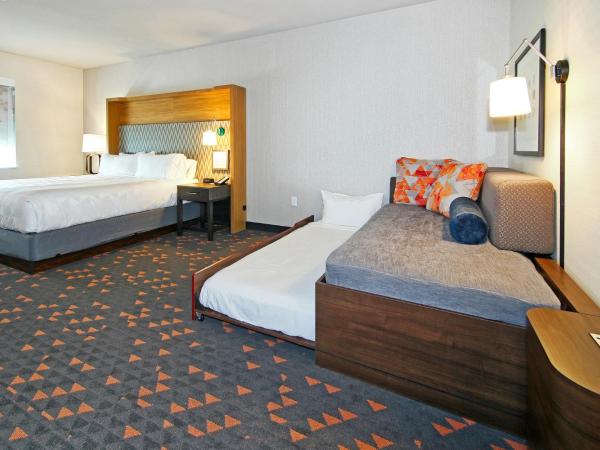 Holiday Inn Hotel & Suites - Calgary Airport North, an IHG Hotel : photo 1 de la chambre suite deluxe