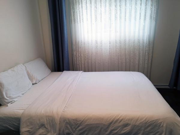 Private Rooms in House in North York Shared Kitchen : photo 1 de la chambre chambre double avec salle de bains commune