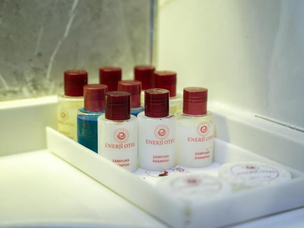 Enerji Otel : photo 9 de la chambre chambre lits jumeaux spacieuse