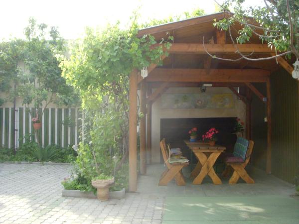 AntikGarden 39 Vendégház : photo 7 de la chambre chambre familiale avec salle de bains privative