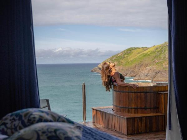Cliffside Luxury Inn : photo 1 de la chambre chambre double deluxe - vue sur mer
