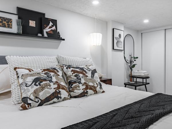 COZY 2-BEDROOM BASEMENT SUITE : photo 9 de la chambre villa 2 chambres :