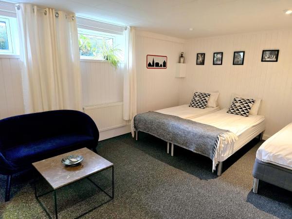 Guesthouse 'Blue House' in vintage villa&garden : photo 1 de la chambre chambre triple avec salle de bains commune