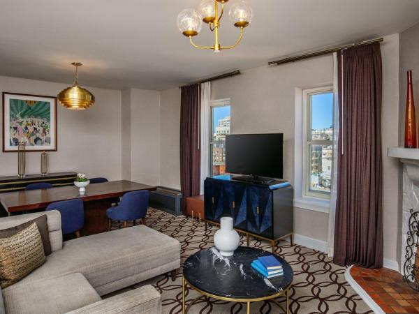 Hotel Adagio, Autograph Collection : photo 2 de la chambre suite samuel 1 chambre avec 1 lit king-size et balcon - vue sur horizon