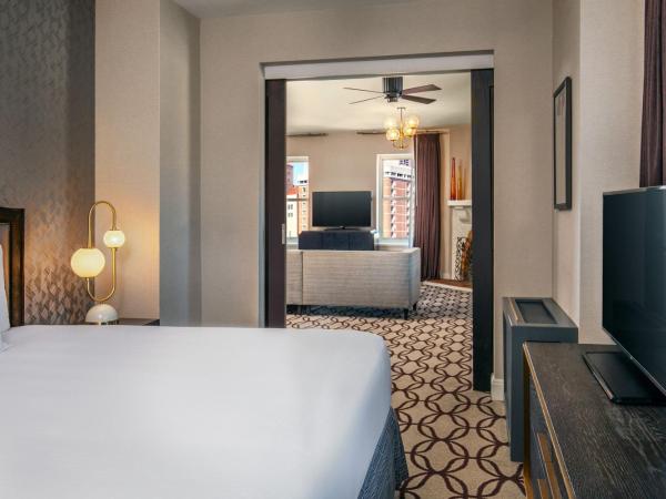 Hotel Adagio, Autograph Collection : photo 3 de la chambre suite samuel 1 chambre avec 1 lit king-size et balcon - vue sur horizon