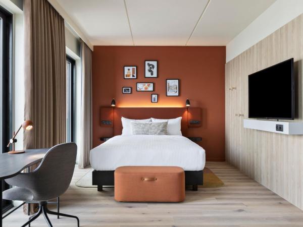 Residence Inn by Marriott Copenhagen Nordhavn : photo 3 de la chambre family studio with sofa bed and courtyard view