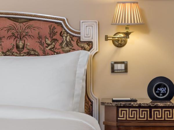 Hotel Grande Bretagne, a Luxury Collection Hotel, Athens : photo 3 de la chambre chambre classique avec 1 lit king-size - vue sur cour