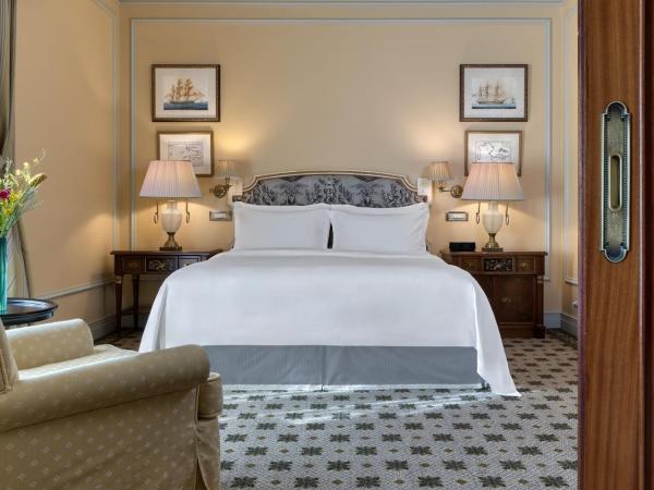 Hotel Grande Bretagne, a Luxury Collection Hotel, Athens : photo 1 de la chambre grande suite acropole 1 chambre avec 1 lit king-size - vue sur ville