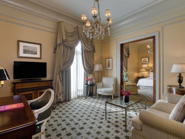 Hotel Grande Bretagne, a Luxury Collection Hotel, Athens : photo 2 de la chambre grande suite acropole 1 chambre avec 1 lit king-size - vue sur ville