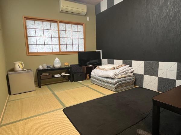 Wafu Ryokan Uehonmachi : photo 3 de la chambre chambre double avec salle de bains privative