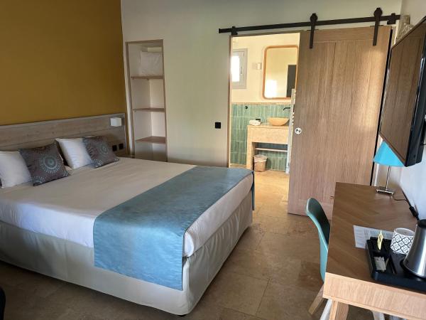Hotel Mas Des Barres : photo 3 de la chambre chambre double confort avec terrasse