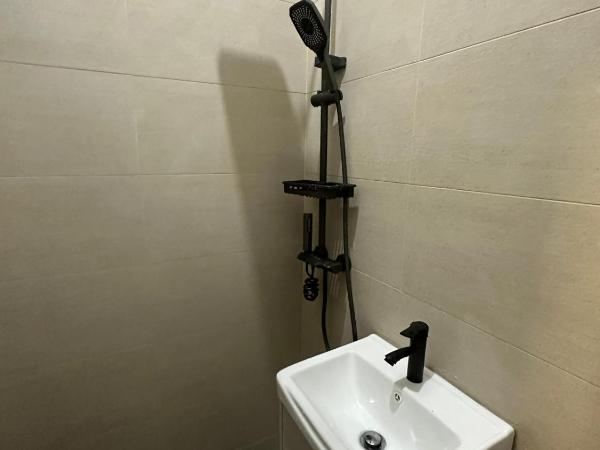 Seladah Stay : photo 7 de la chambre chambre double avec salle de bains commune