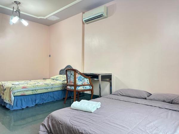 Seladah Stay : photo 5 de la chambre chambre familiale avec salle de bains commune