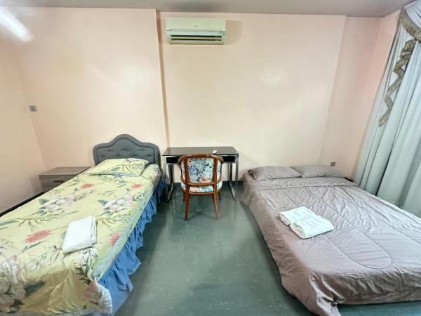 Seladah Stay : photo 2 de la chambre chambre familiale avec salle de bains commune