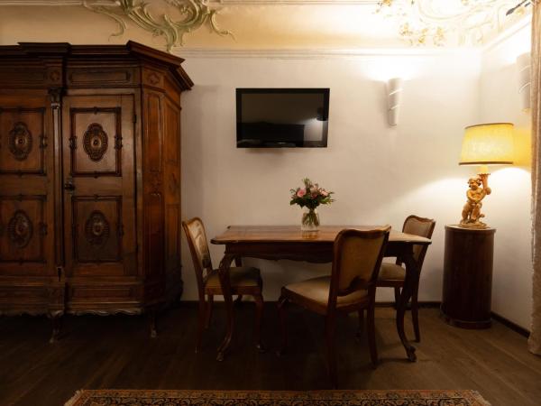 Altstadthotel Kasererbräu : photo 4 de la chambre suite junior avec bain à remous