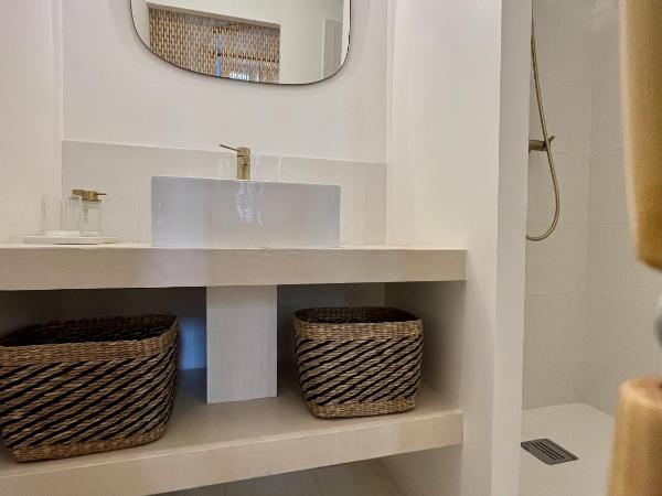 Maison Olea : photo 8 de la chambre chambre lit queen-size - vue sur jardin