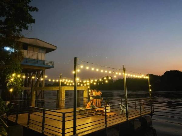 T & T Hostel Kanchanaburi : photo 4 de la chambre chambre double