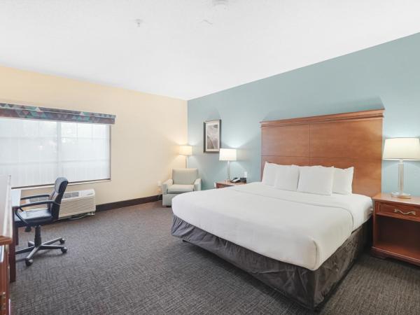 La Quinta by Wyndham Houston Hobby Airport : photo 2 de la chambre chambre lit king-size deluxe