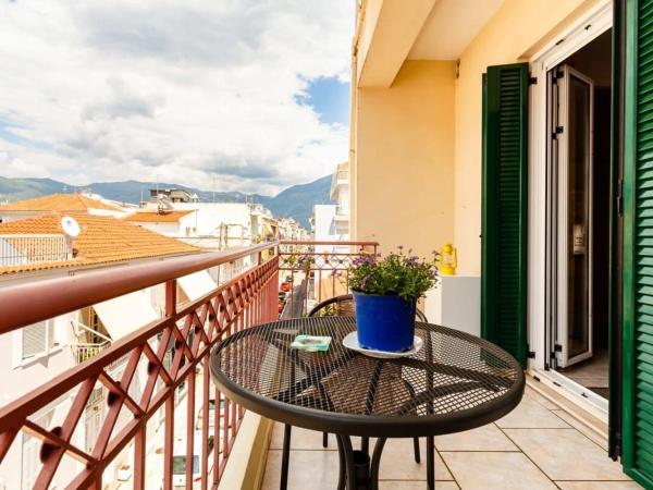 Kalamata City Nest - Central & Cozy Hideout : photo 8 de la chambre studio avec balcon