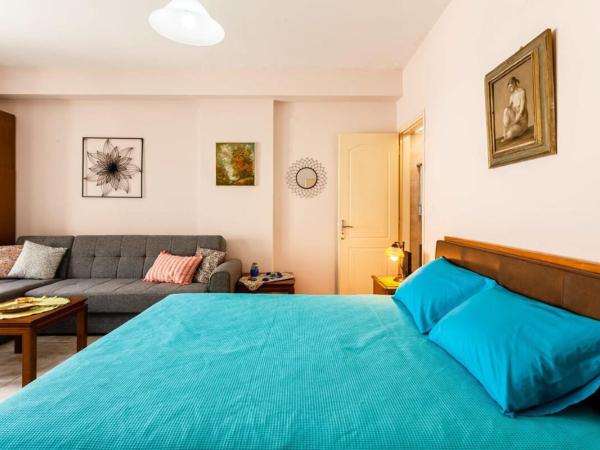 Kalamata City Nest - Central & Cozy Hideout : photo 7 de la chambre studio avec balcon