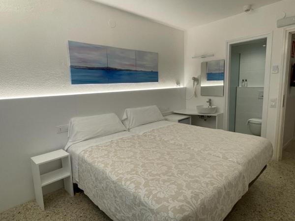 Hostal Marina Cadaqués : photo 6 de la chambre chambre lits jumeaux standard