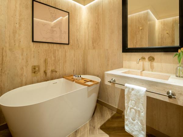 Only YOU Hotel Sevilla : photo 4 de la chambre chambre double premium avec baignoire