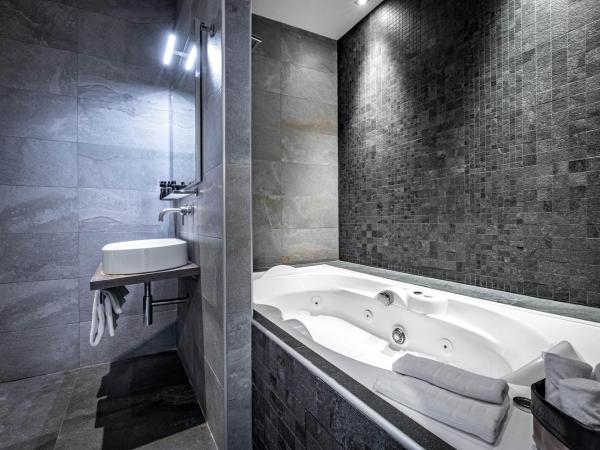 Rivalta Hotel - Alfieri Collezione : photo 3 de la chambre chambre double deluxe avec bain à remous