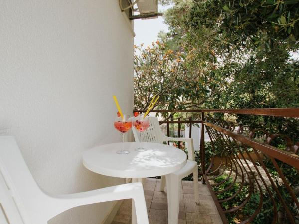 Hotel Vila Tina : photo 1 de la chambre chambre double ou lits jumeaux standard avec balcon