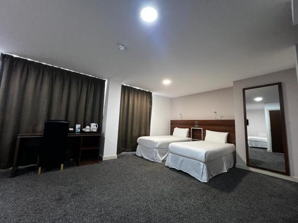 OX Hotel Manchester : photo 2 de la chambre chambre quadruple avec salle de bains