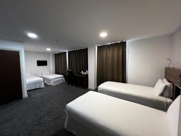 OX Hotel Manchester : photo 3 de la chambre chambre quadruple avec salle de bains