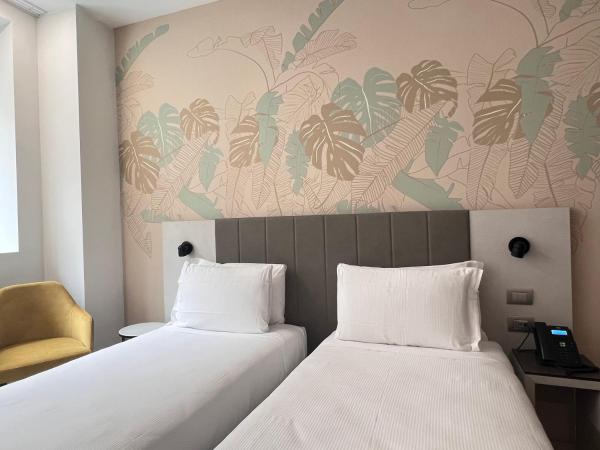 IH Hotels Milano Centrale : photo 6 de la chambre chambre lits jumeaux standard