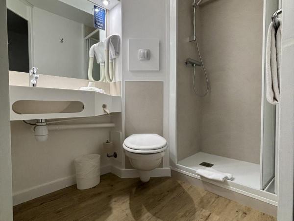 Kyriad Niort-Espace MendesFrance : photo 1 de la chambre chambre double