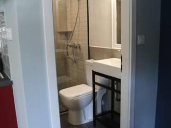 Troon of Athens Apartments : photo 2 de la chambre nemo's stairs apartment