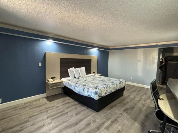 Studio 6 Suites Memphis, TN East Memphis : photo 5 de la chambre hébergement lit king-size - fumeurs