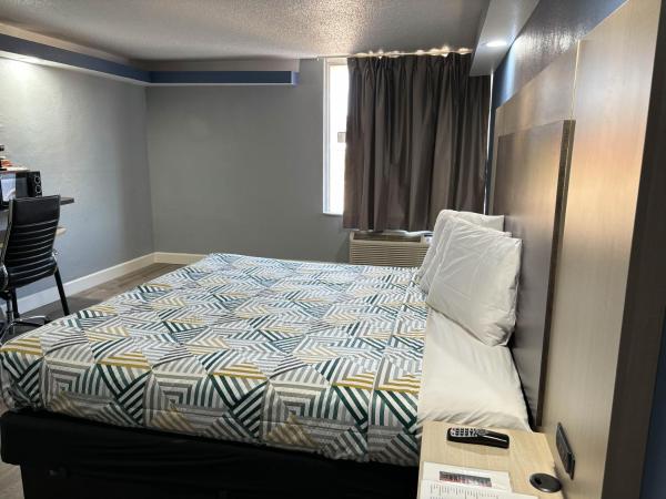 Studio 6 Suites Memphis, TN East Memphis : photo 7 de la chambre hébergement lit king-size - fumeurs