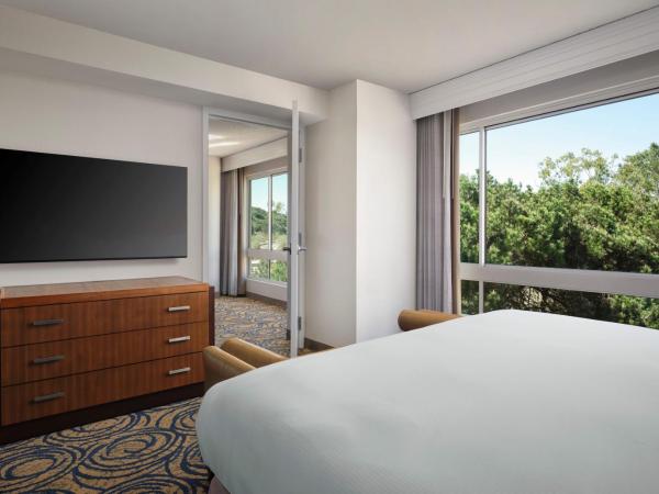 DoubleTree by Hilton San Diego Del Mar : photo 8 de la chambre suite junior lit king-size avec canapé-lit