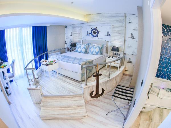 Demonti Hotel : photo 3 de la chambre suite lit queen-size